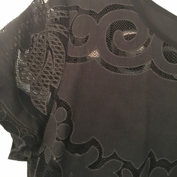 Banana Republic Short Sleeved Lace Top - Picture 3 of 4